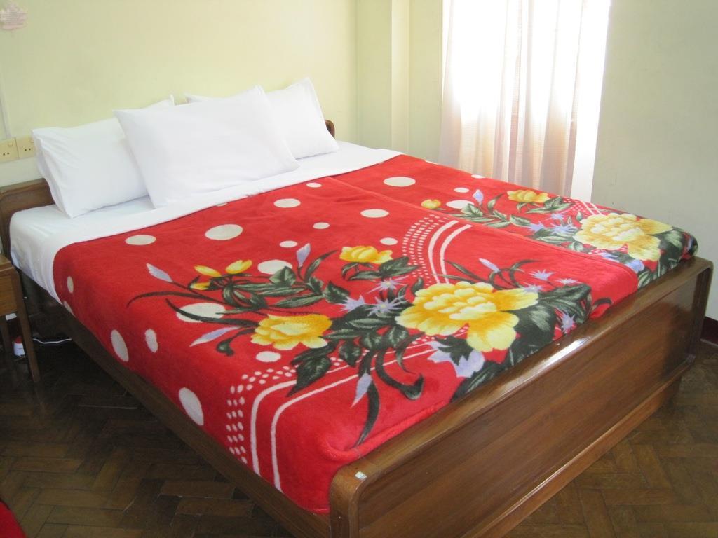 Golden Guest Inn Yangon Esterno foto