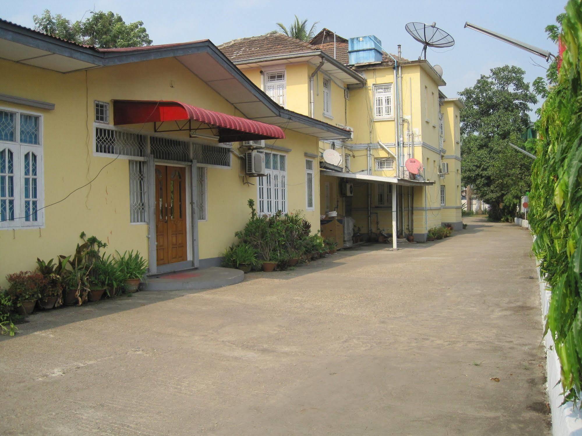 Golden Guest Inn Yangon Esterno foto