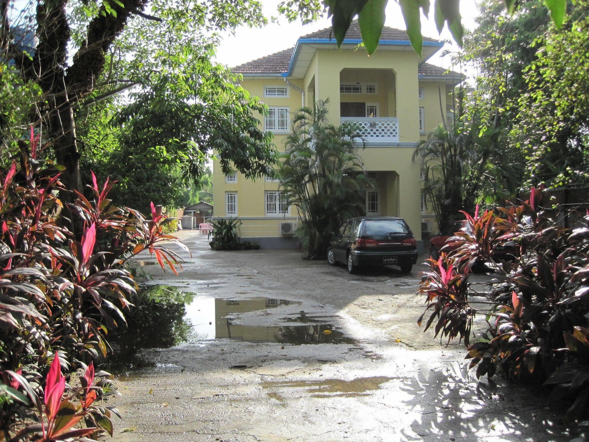 Golden Guest Inn Yangon Esterno foto