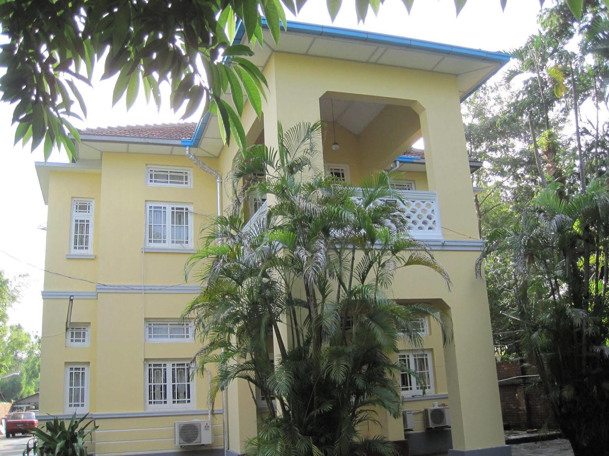 Golden Guest Inn Yangon Esterno foto