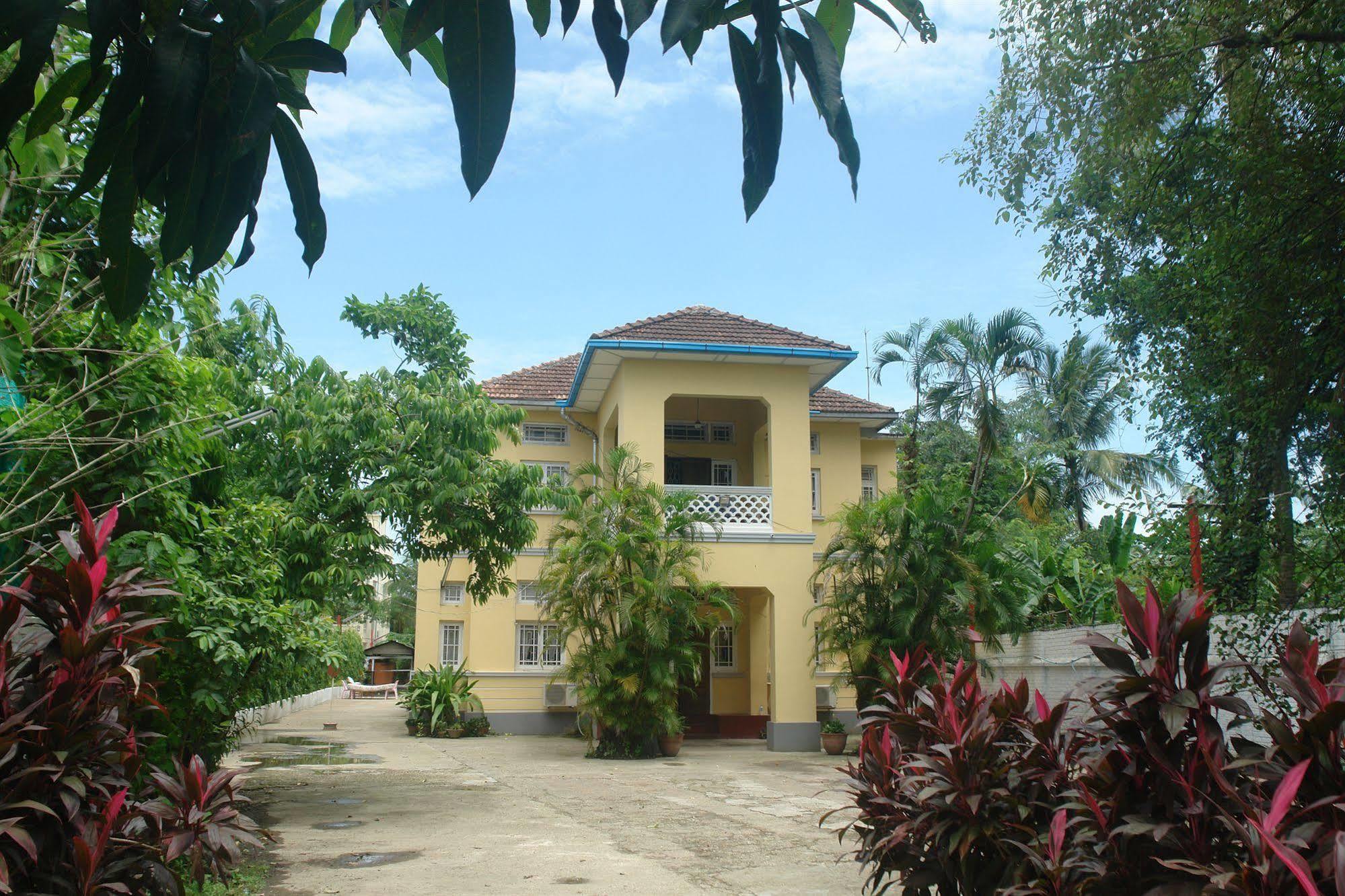 Golden Guest Inn Yangon Esterno foto