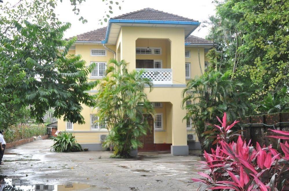 Golden Guest Inn Yangon Esterno foto