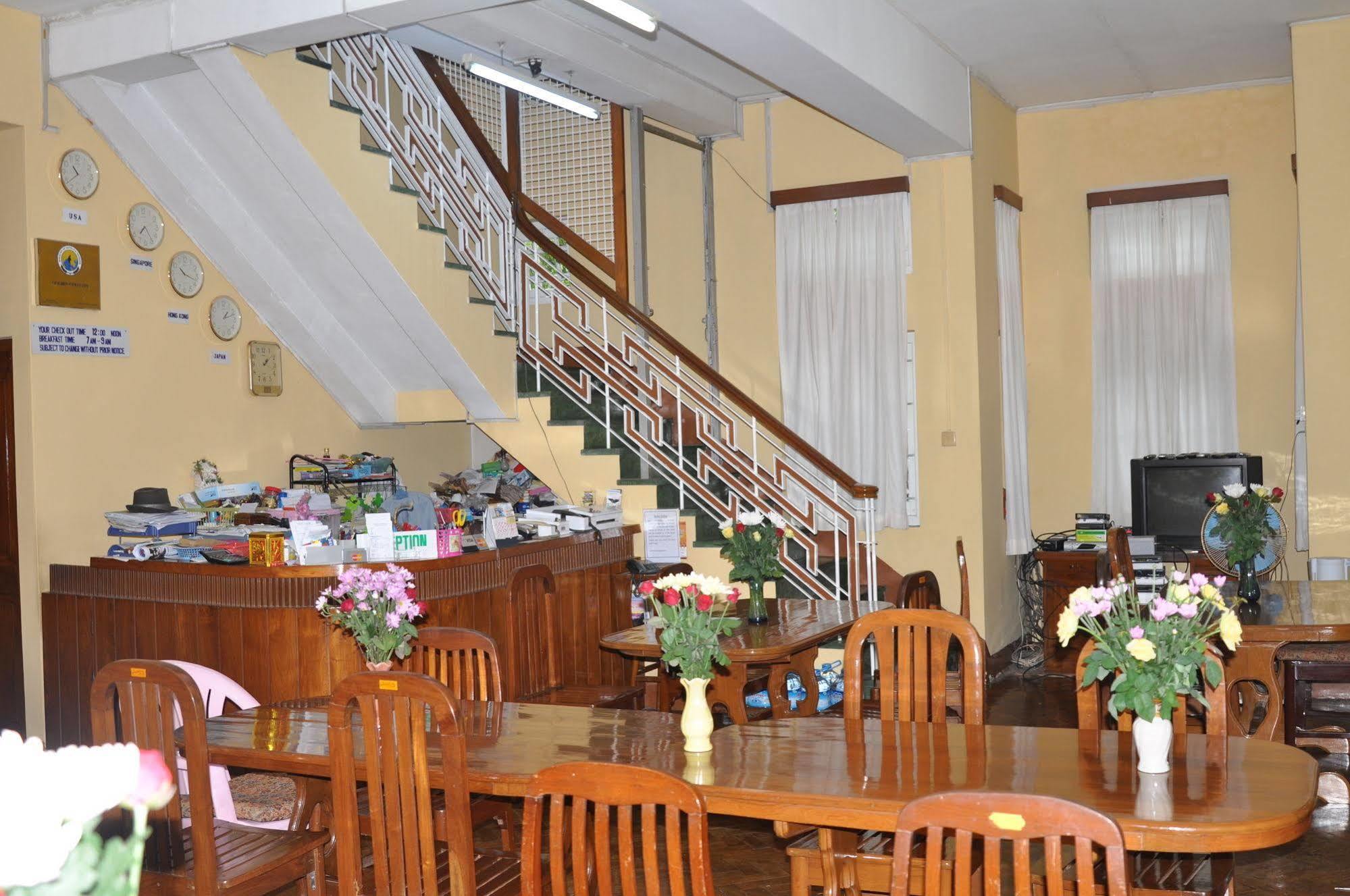 Golden Guest Inn Yangon Esterno foto