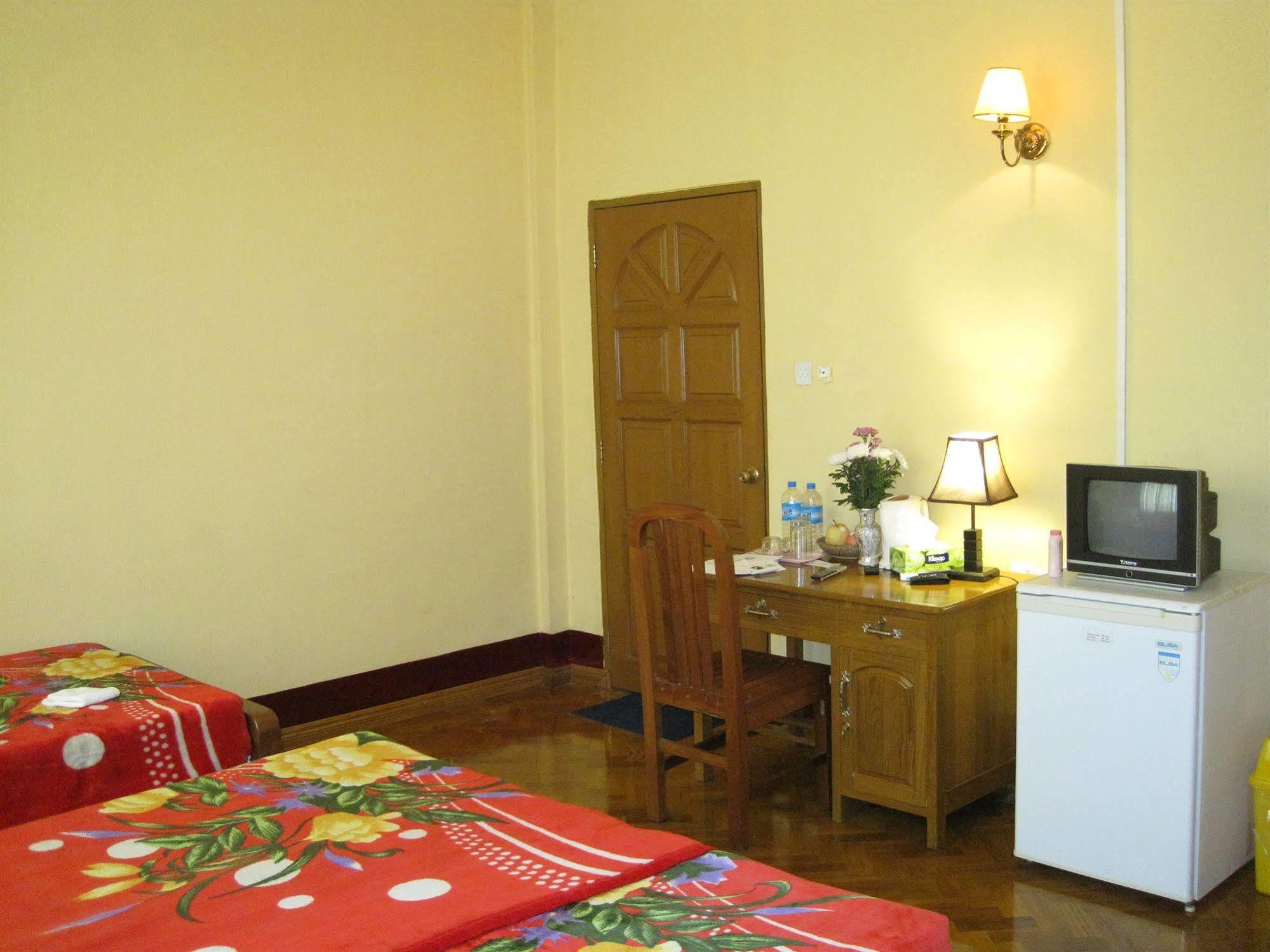 Golden Guest Inn Yangon Esterno foto