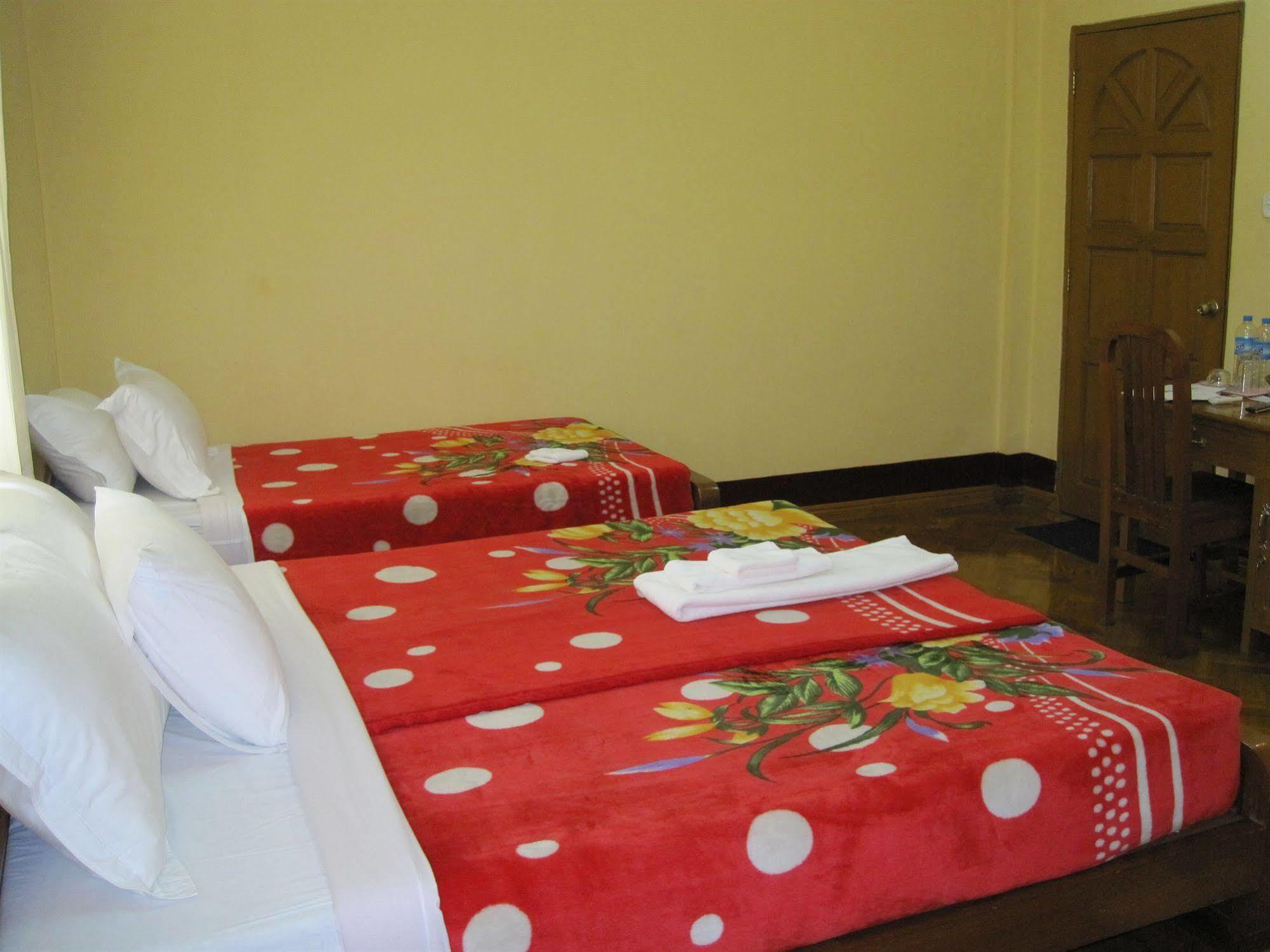 Golden Guest Inn Yangon Esterno foto