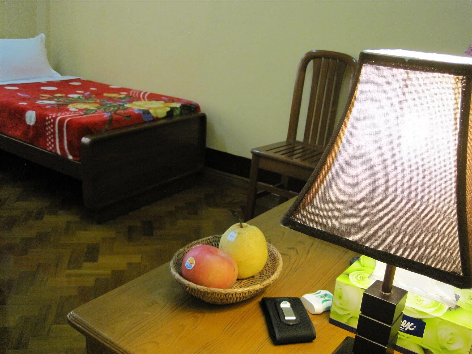 Golden Guest Inn Yangon Esterno foto