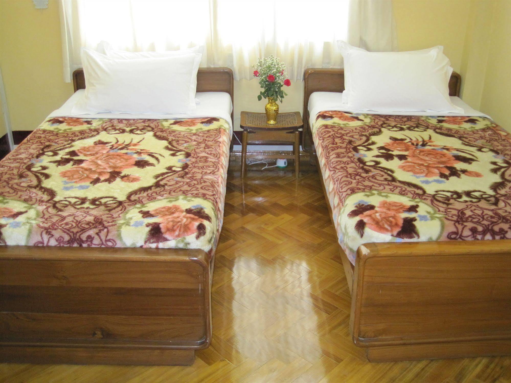 Golden Guest Inn Yangon Esterno foto