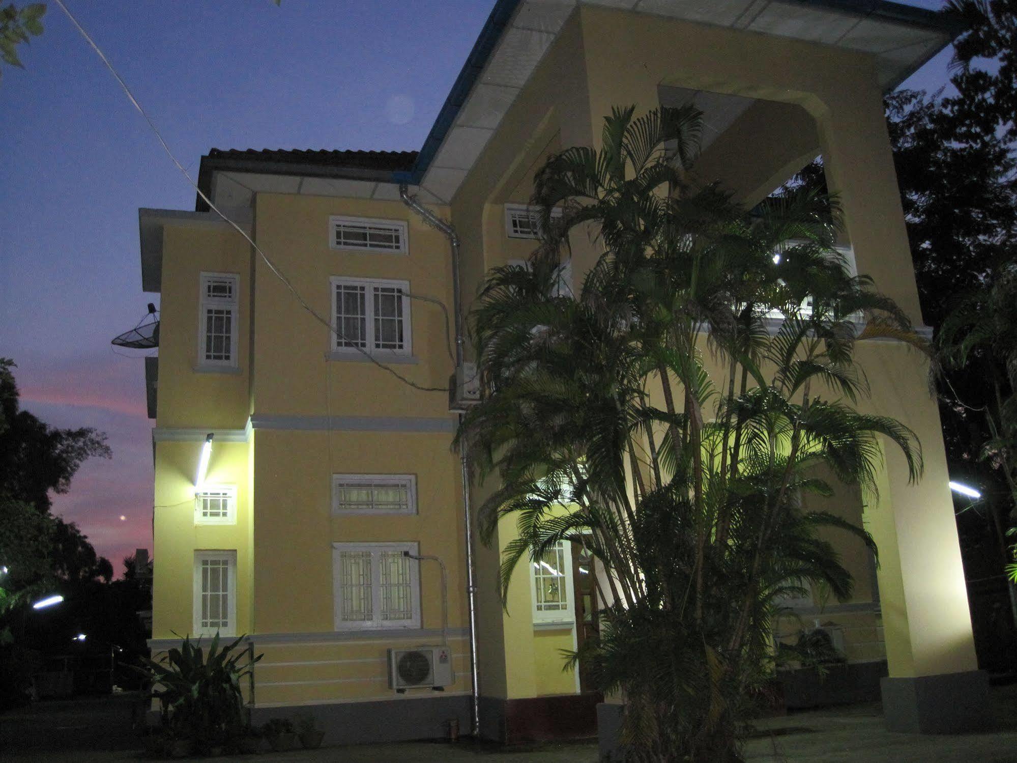 Golden Guest Inn Yangon Esterno foto